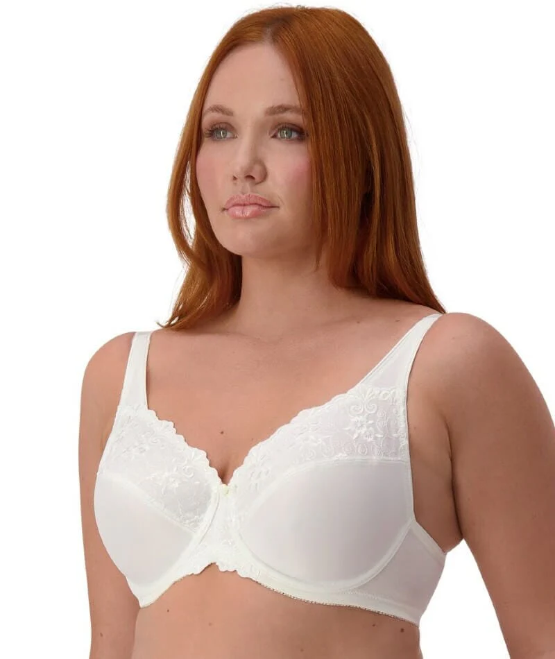 Triumph Embroidered Minimizer Bra - Vanille - Image 4
