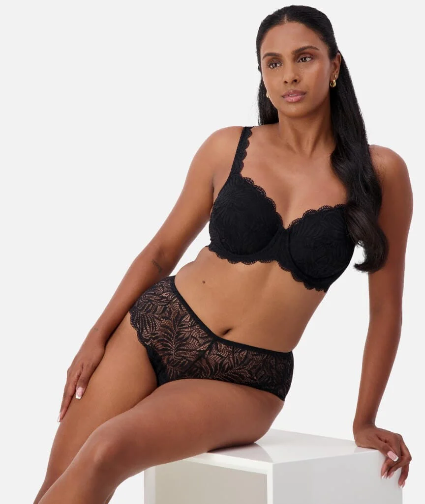 Triumph Essential Lace Maxi Brief - Black - Image 4
