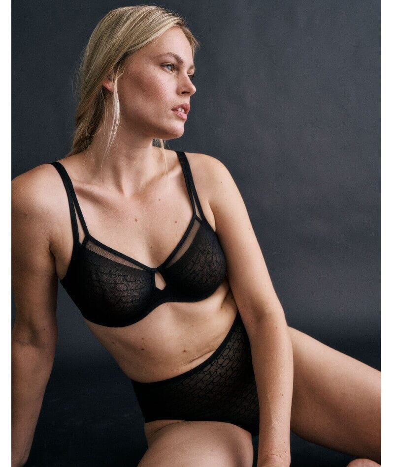 Triumph Signature Sheer Underwired Minimiser Bra - Black - Image 3