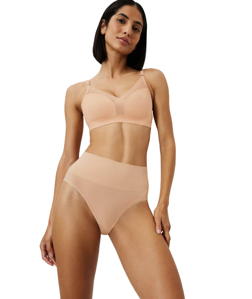 Triumph Soft Sculpt Bandeau Maxi Brief - Neutral Beige - Image 4